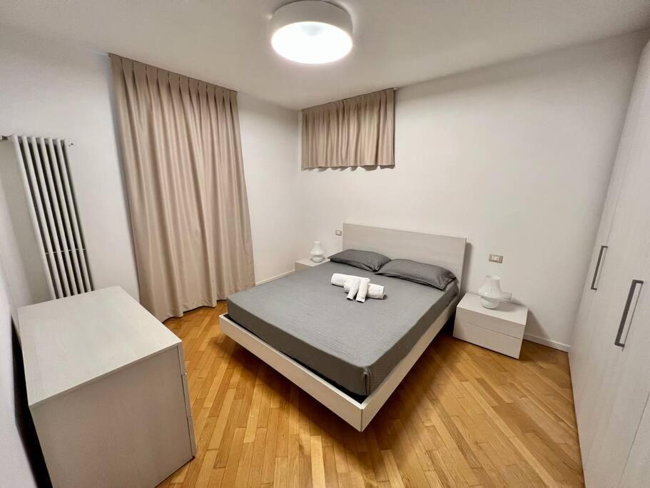 Appartement Beija Flor-Trilocale Piazza Garibaldi N18 à Desenzano del Garda Extérieur photo