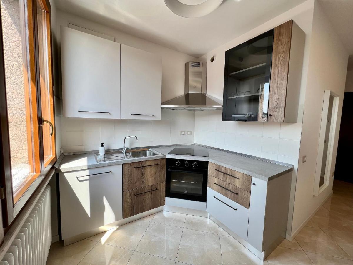 Appartement Beija Flor-Trilocale Piazza Garibaldi N18 à Desenzano del Garda Extérieur photo